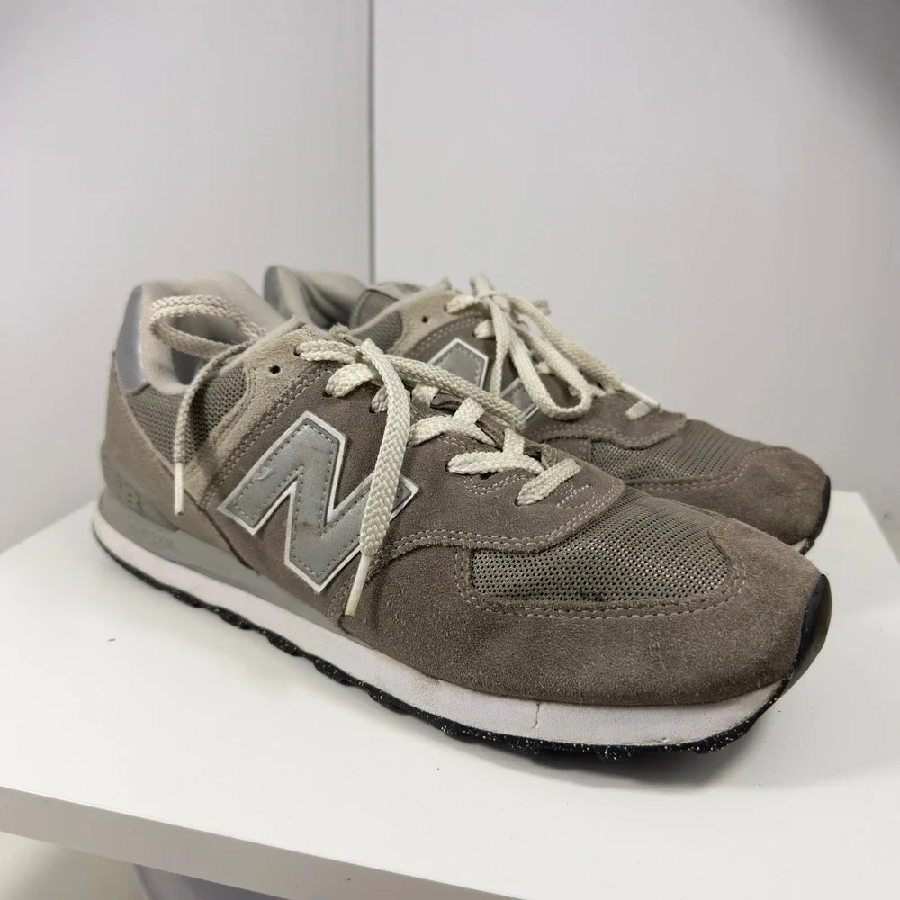 New Balance Classic 574 Grey Men's Size 10.5 Suede Low Top Sneakers ML574EVG